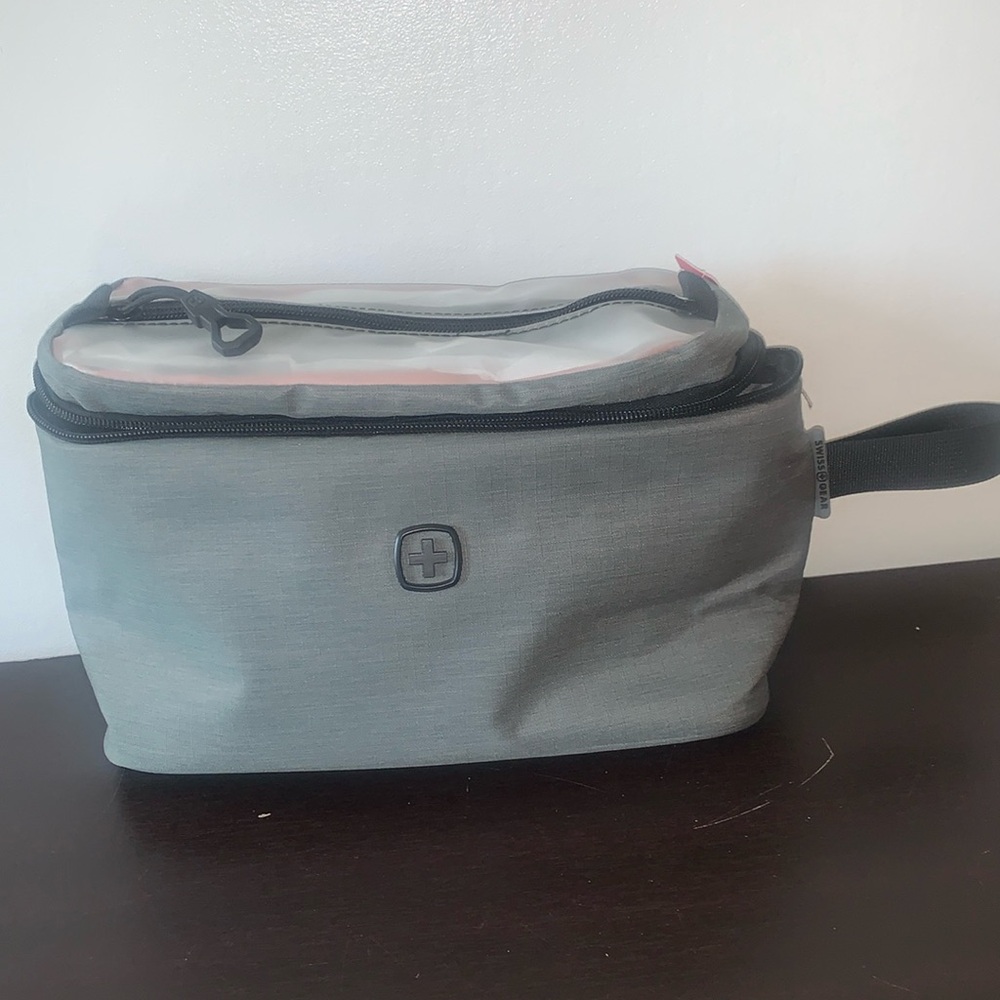 Swiss Gear Toiletries Bag.